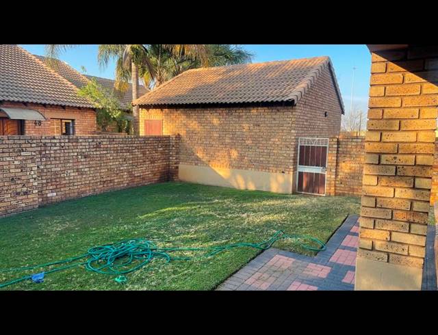 2 BEDROOM SIMPLEX FOR SALE IN MONAVONI